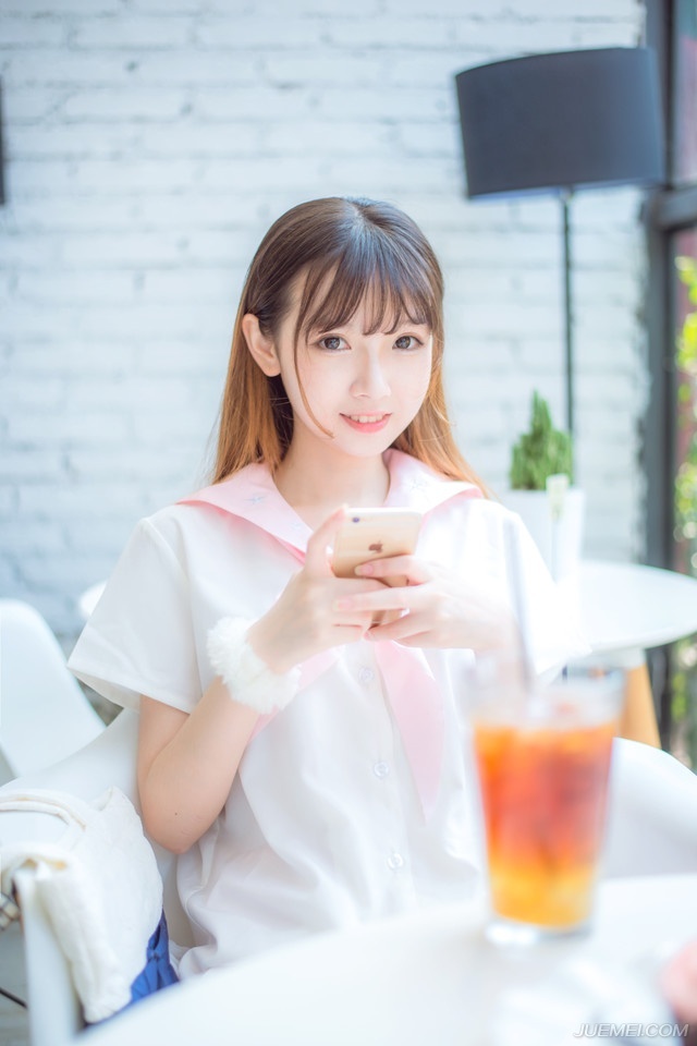 只听刘璝低沉的声音里，隐隐带着几分咆哮：“我为刘家出生入死，浴血拼杀，刘璋却在后方私通我妻子，更暗谋害我，非我不忠，奈何刘璋昏庸无道，更要绝我生路，今日回来，刘璝也没想过活着出去，将军，我刘璝今日，要反了！”